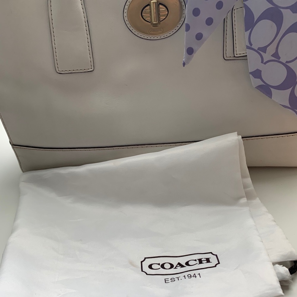 Classic White Coach Madeline Purse - Picture 7 of 8